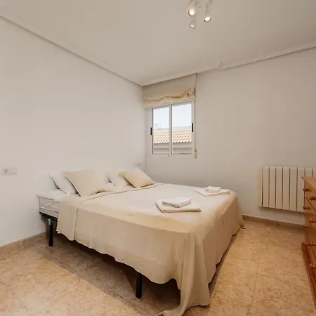 3-bed With Pool アパート